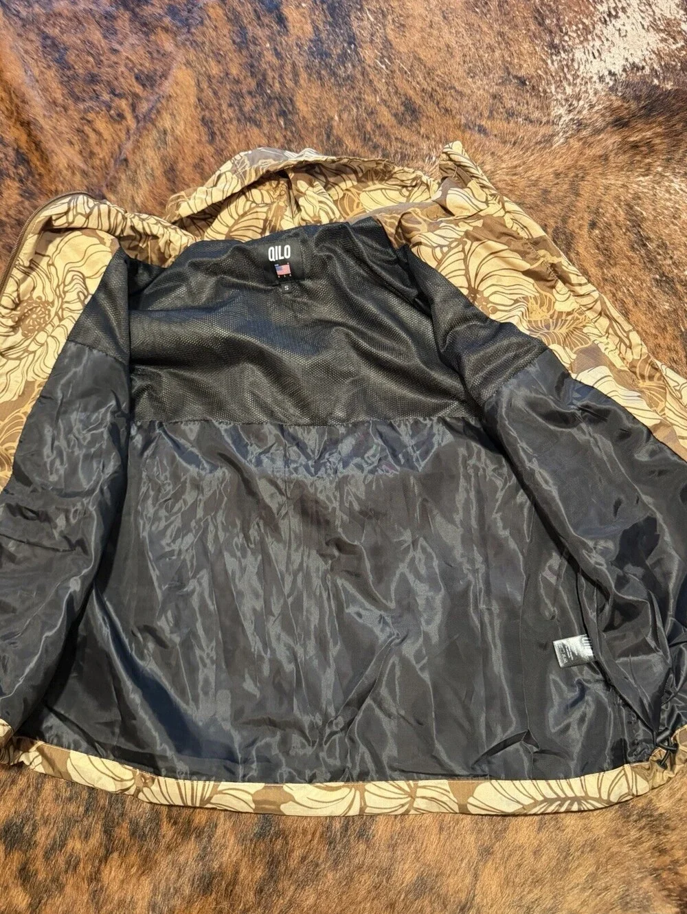 QILO x Bad Moon Gen 3.1 Poppies Windbreaker Bronze Khat Size Small NWT Rare